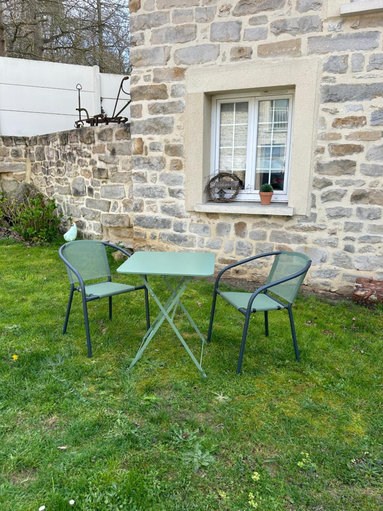 Casa de Férias Charmante Petite Maison En Pierre *