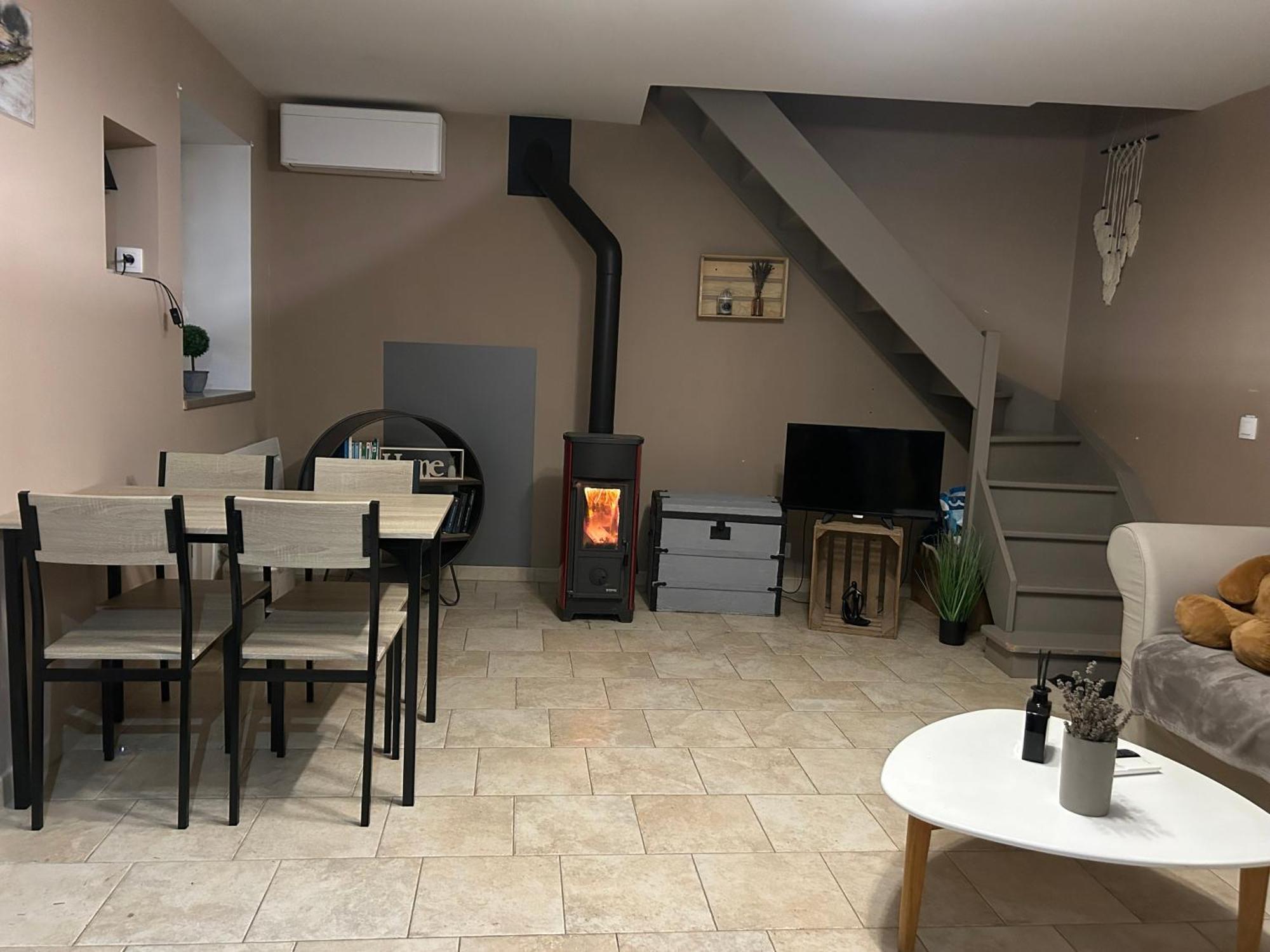 Charmante Petite Maison En Pierre Hébergement de vacances